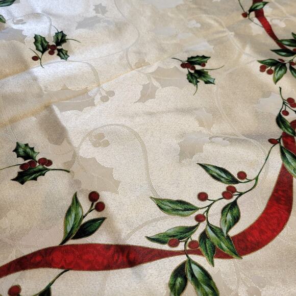 Vintage Christmas Tablecloth 82x58" Rectangle Red Holly Berry Pattern Shimmery - Picture 9 of 16
